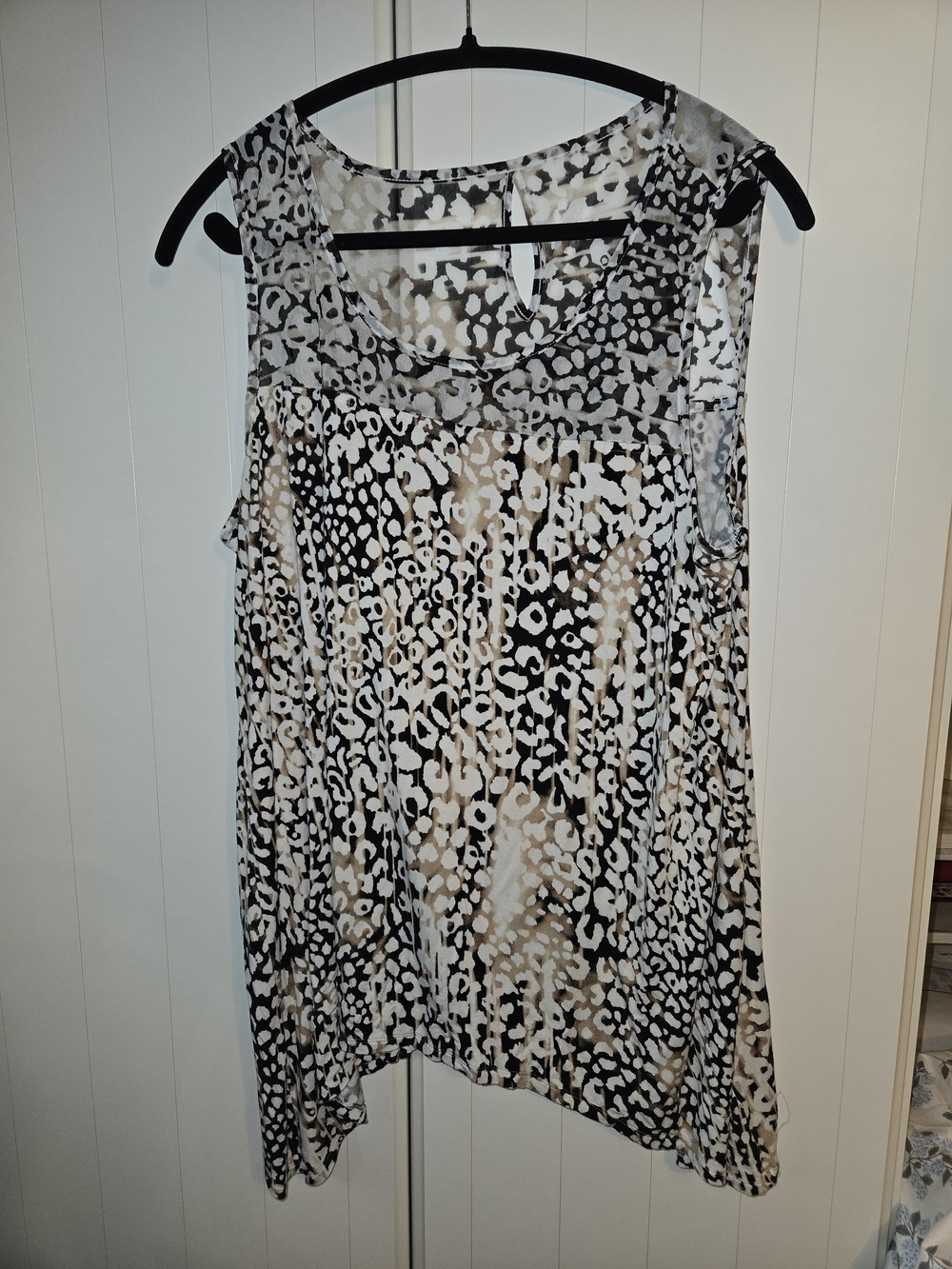 Dana Buchman Black, White & Beige Animal-Print Sleeveless Camisole